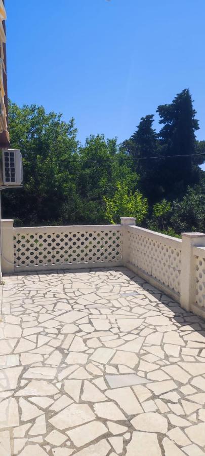 Villa Kadinela, 200M From Kamenjak, Huge Quiet Garden With Barbecue, 2 New Kitchens Premantura Exterior photo